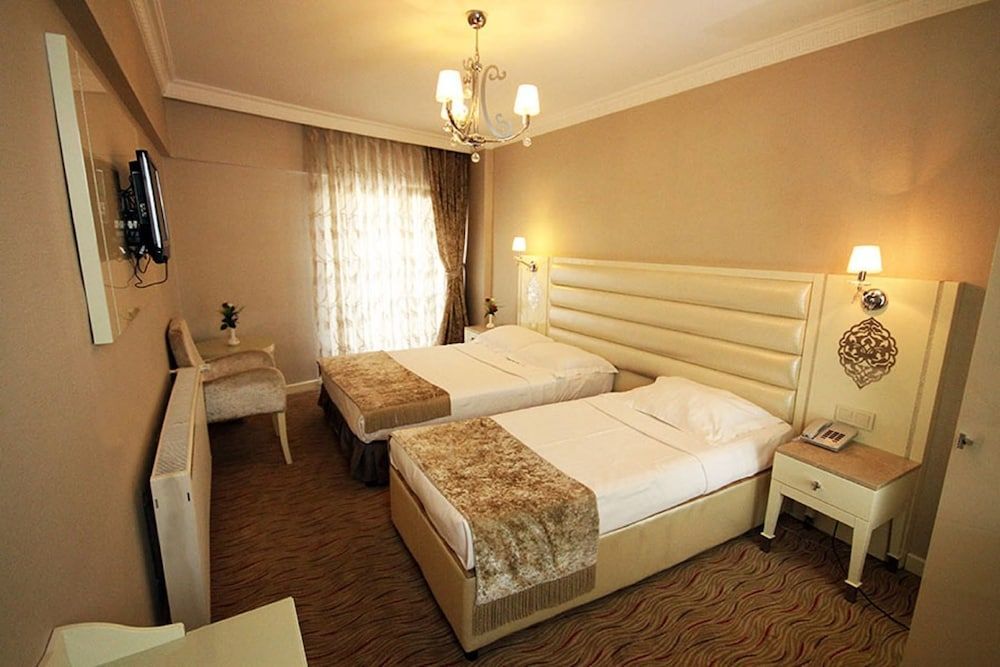 Royce Hotel 1