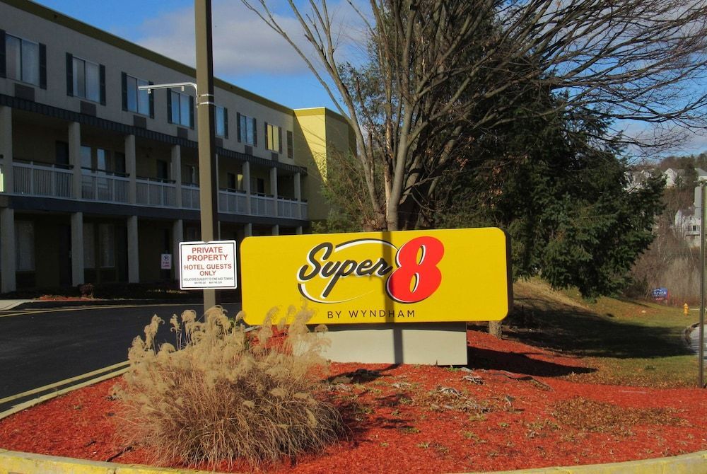 Super 8 by Wyndham New Cumberland 1