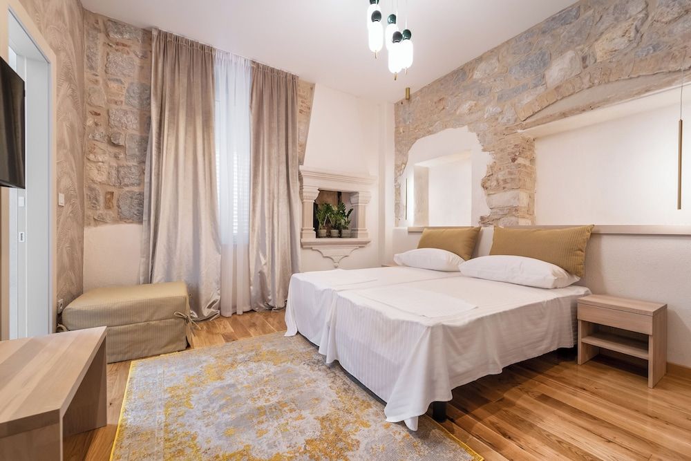 Tifani Luxury Rooms 3 1
