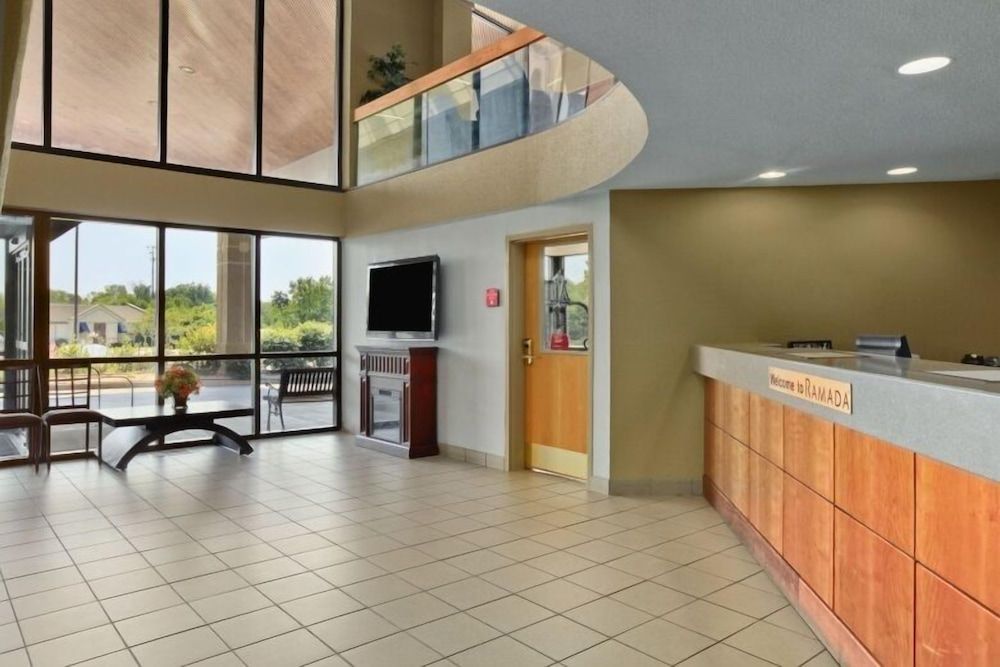 Ramada by Wyndham Columbus North 2