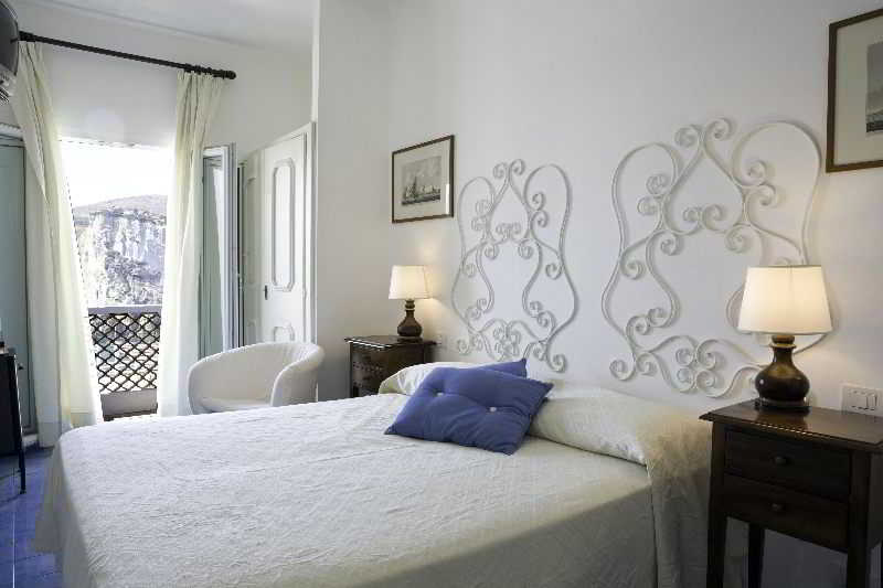 Hotel Chiaia Di Luna 2
