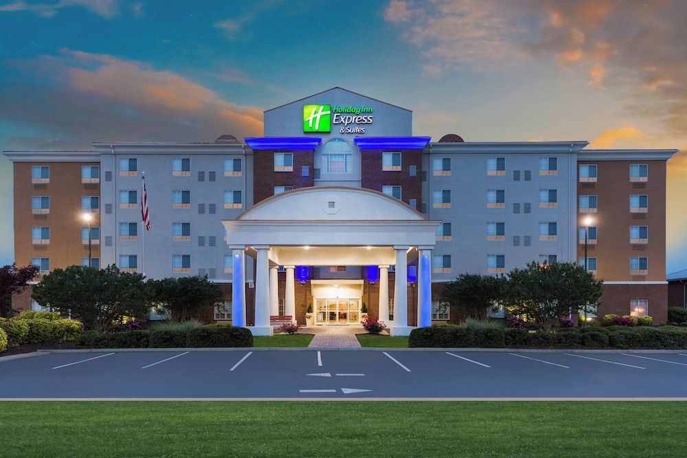 Holiday Inn Express & Suites PETERSBURG - FORT LEE by IHG 1