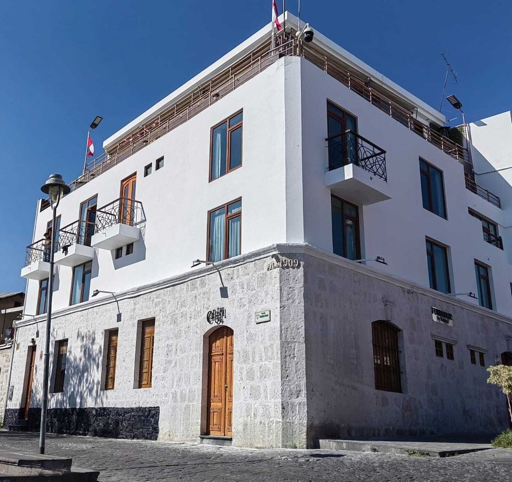 Hotel Fundador by Robles 1