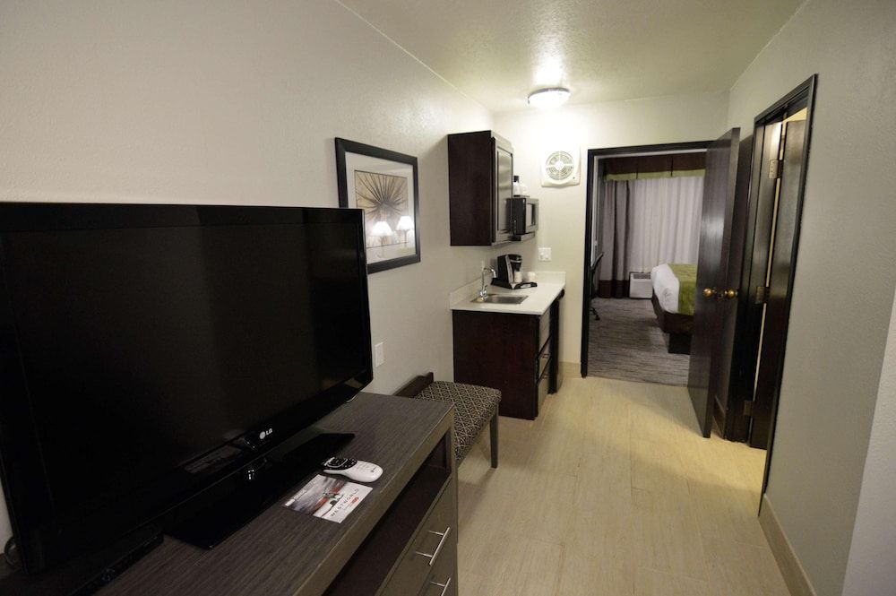 Garner Hotel Liberal North by IHG 1