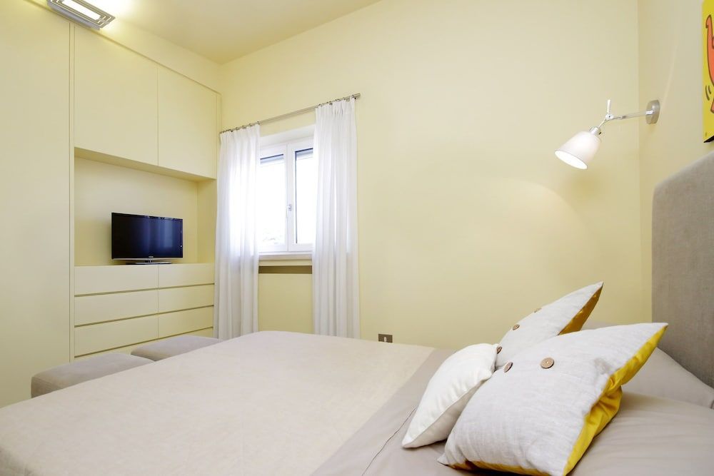 Crispi Luxury Apartments - My Extra Home 2
