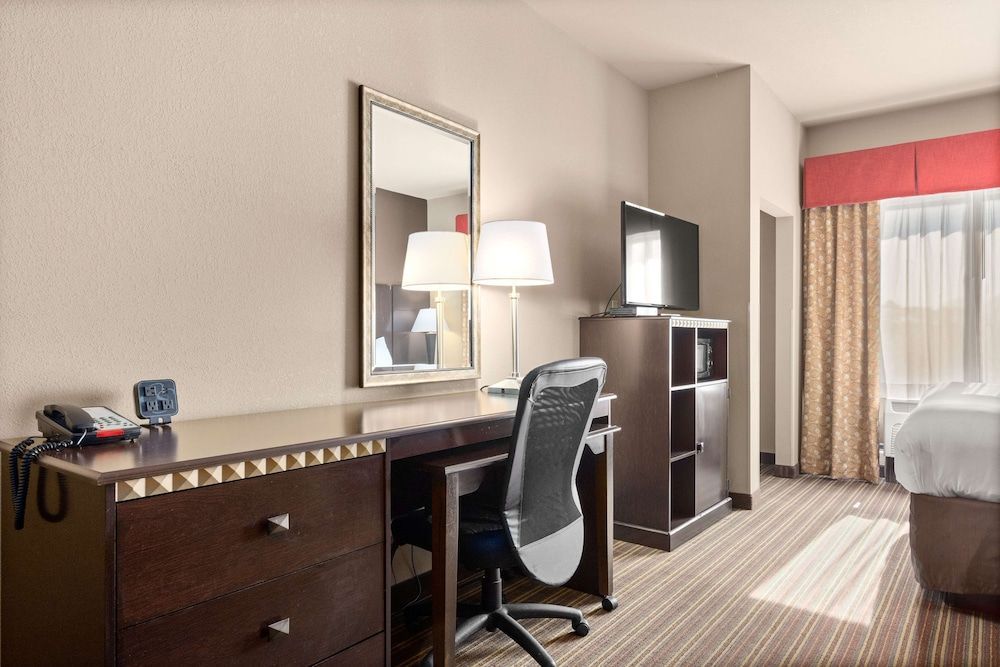 Portland Inn & Suites 2