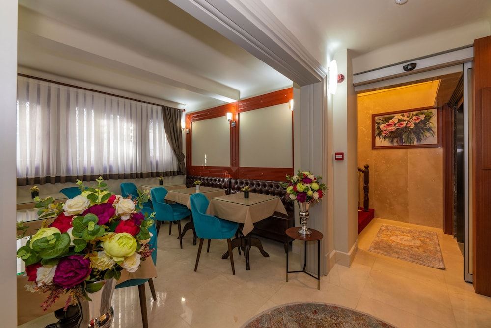 Blue Gilroy Hotel 2