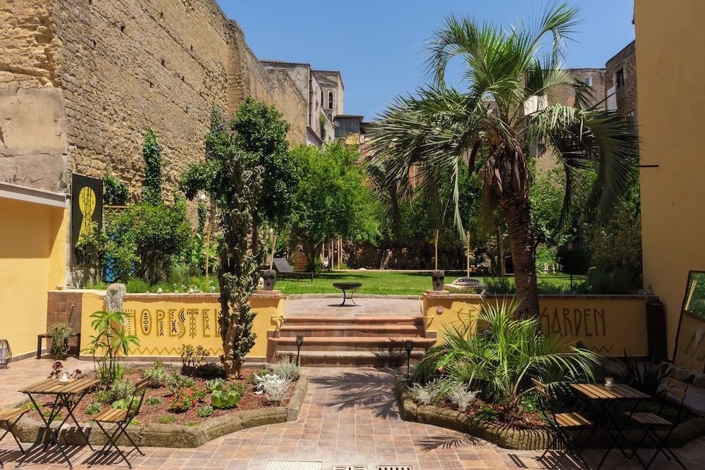 HOPESTEL Secret Garden Napoli 1