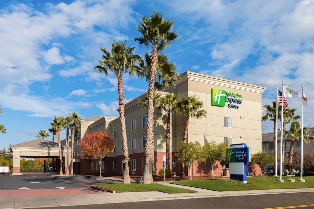 Holiday Inn Express & Suites VACAVILLE by IHG 1