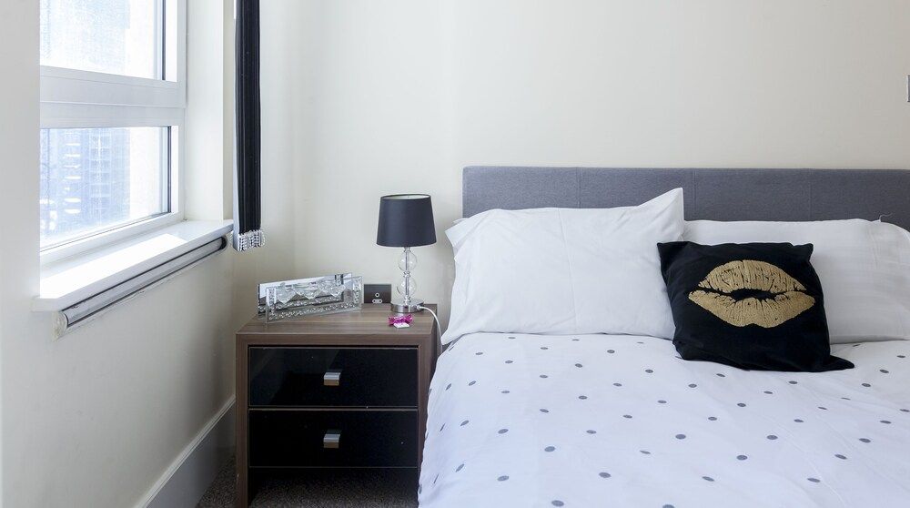 St George Thames Apartment 2