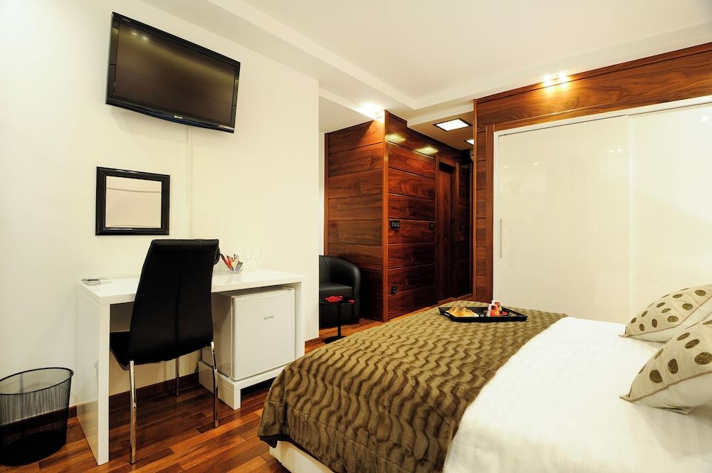 Main Street Studio and Rooms 1