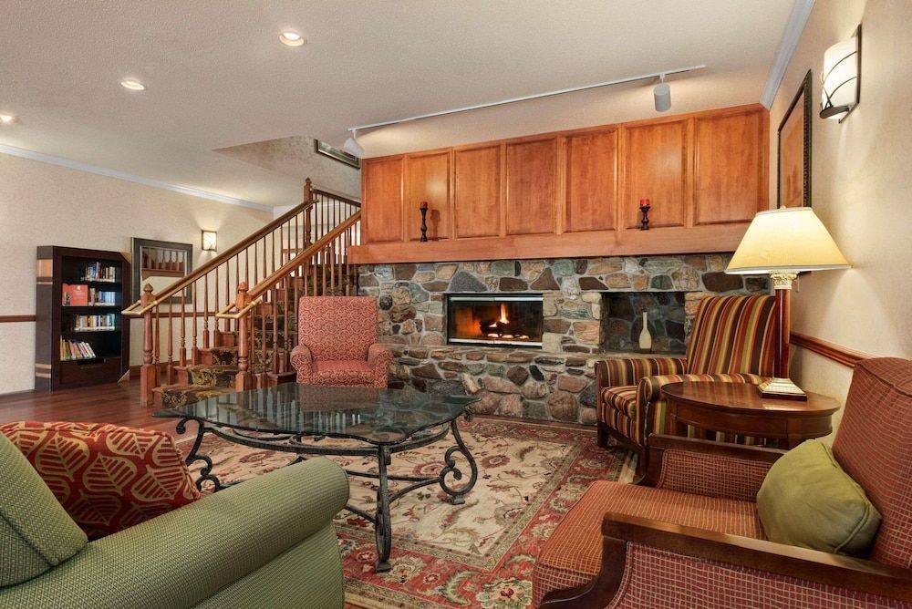 Country Inn & Suites by Radisson, Stevens Point, WI 2
