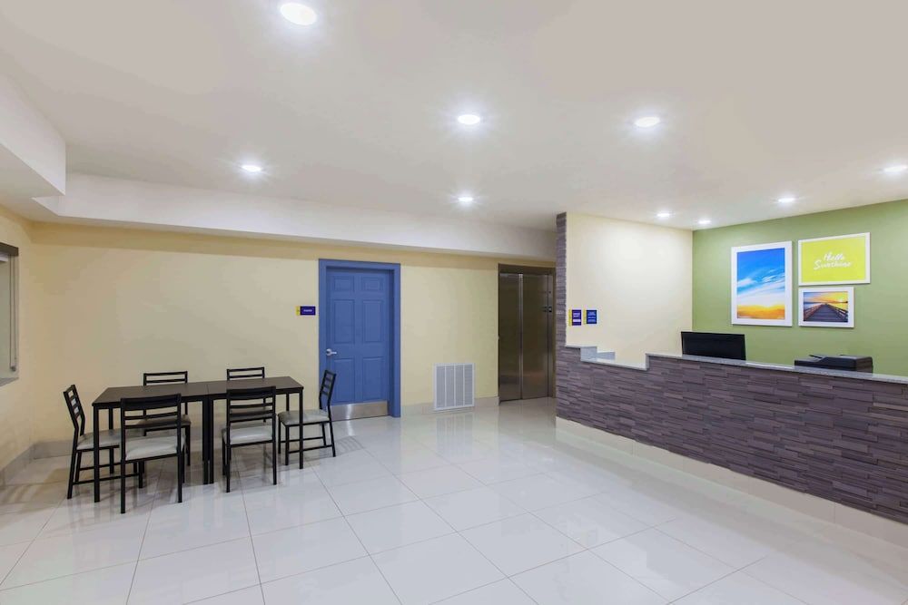 Days Inn by Wyndham Baton Rouge Airport 2