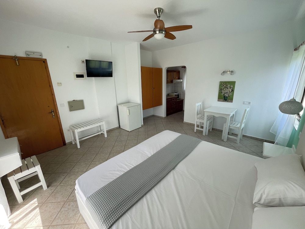Adult Only - Hotel Suzanna 2