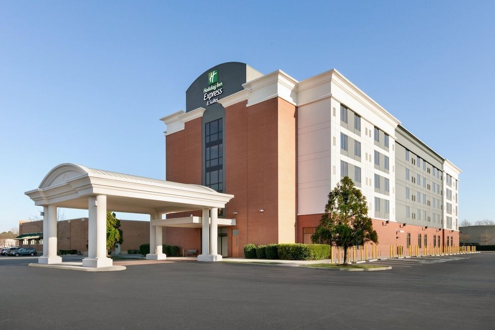 Holiday Inn Express & Suites NORFOLK AIRPORT by IHG 1