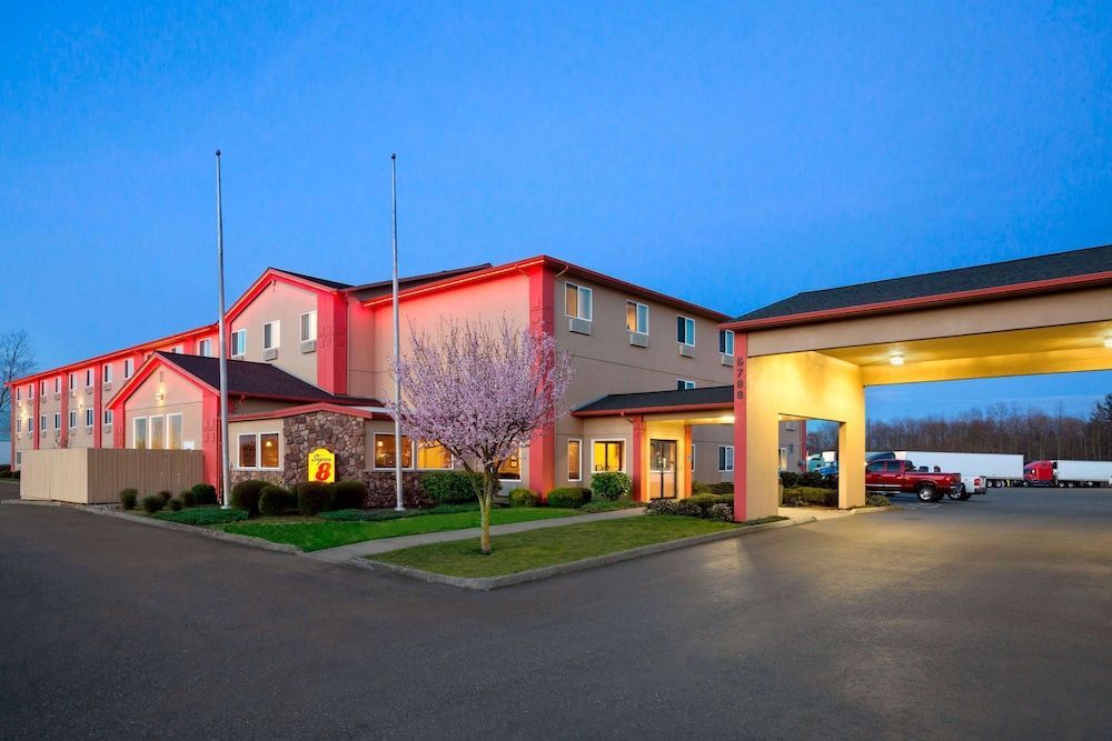 Super 8 by Wyndham Bellingham Airport/Ferndale 1