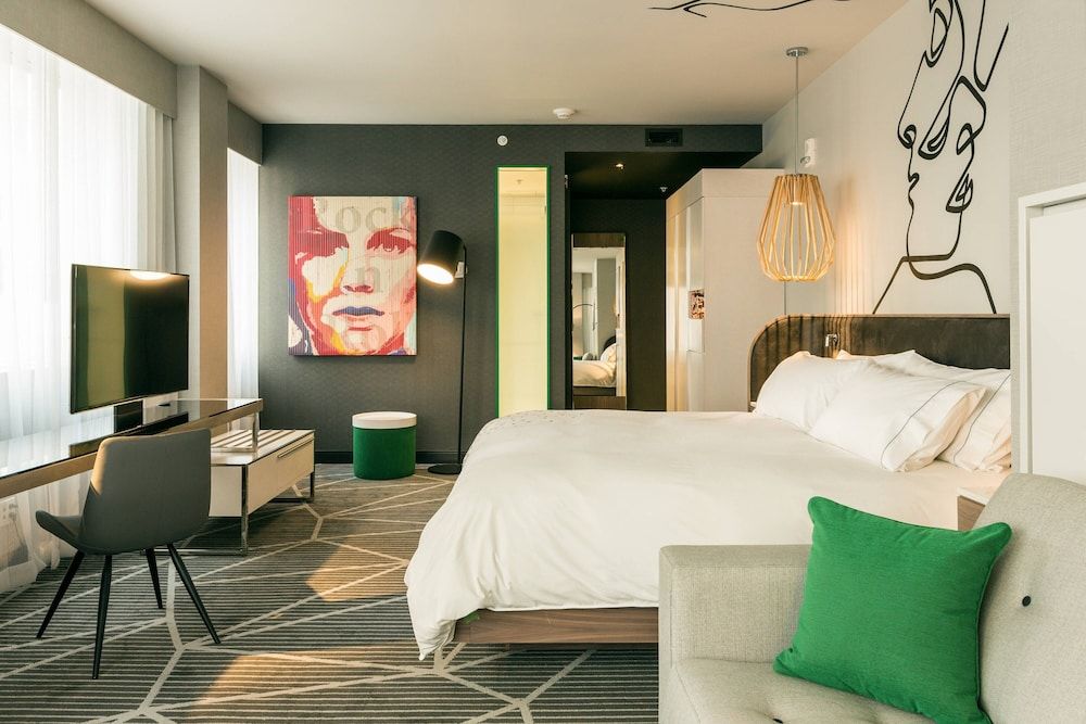 Renaissance Montreal Downtown Hotel 1