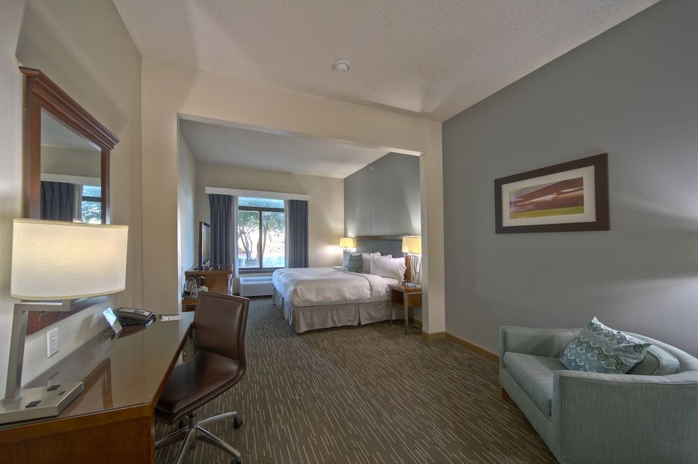 Wingate by Wyndham and Williamson Conference Center 1
