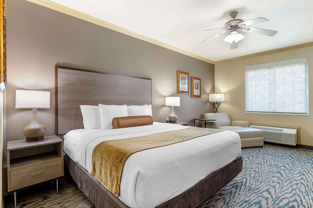 Best Western Plus Crown Colony Inn & Suites 1