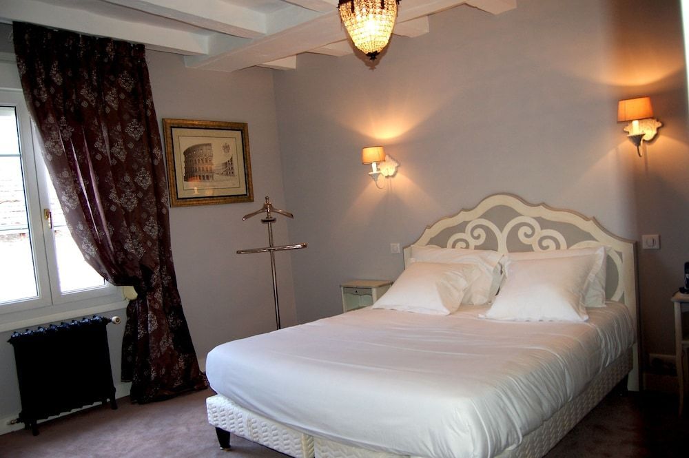 Logis Hotel Restaurant Le Cheval Blanc 2