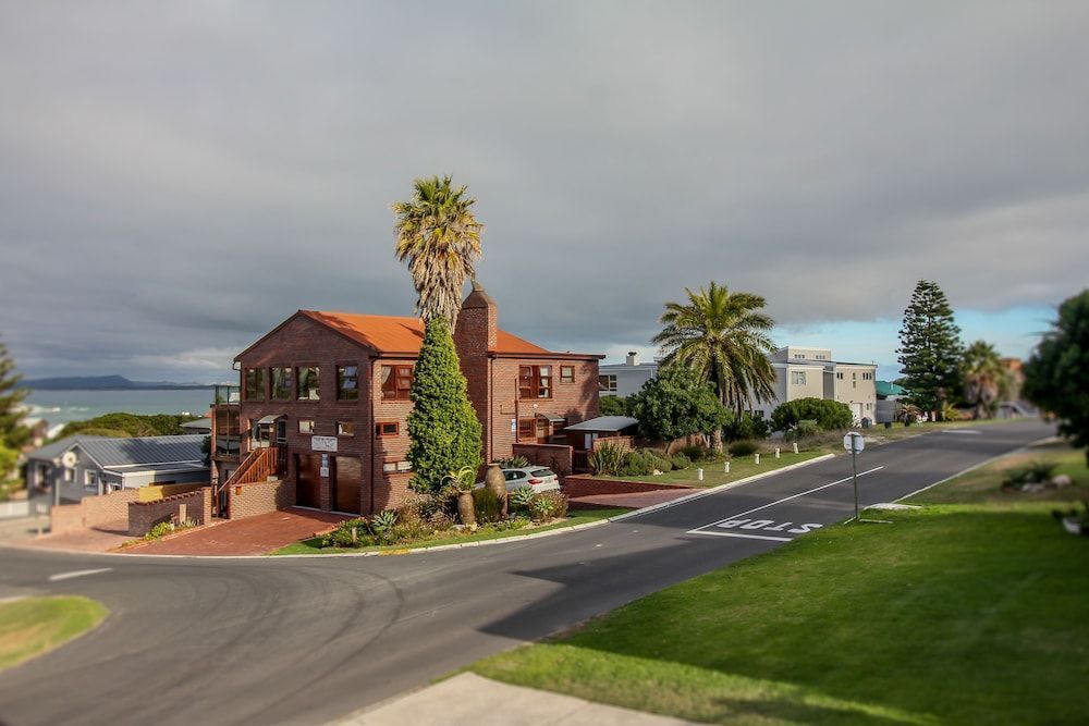 White Shark Guest House 1