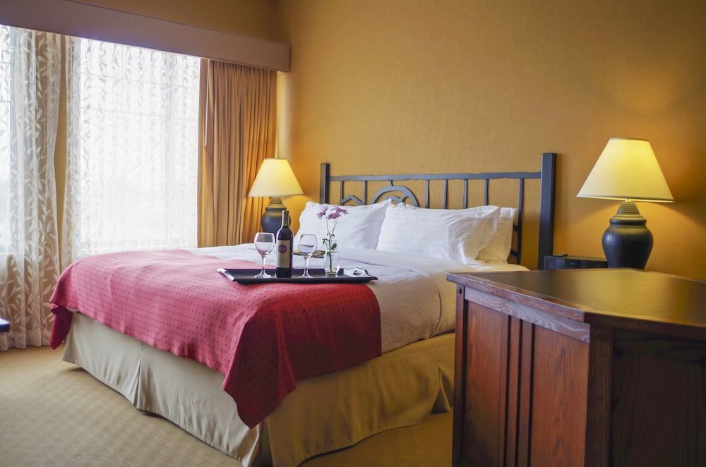 Holiday Inn PEWAUKEE-MILWAUKEE WEST by IHG 2