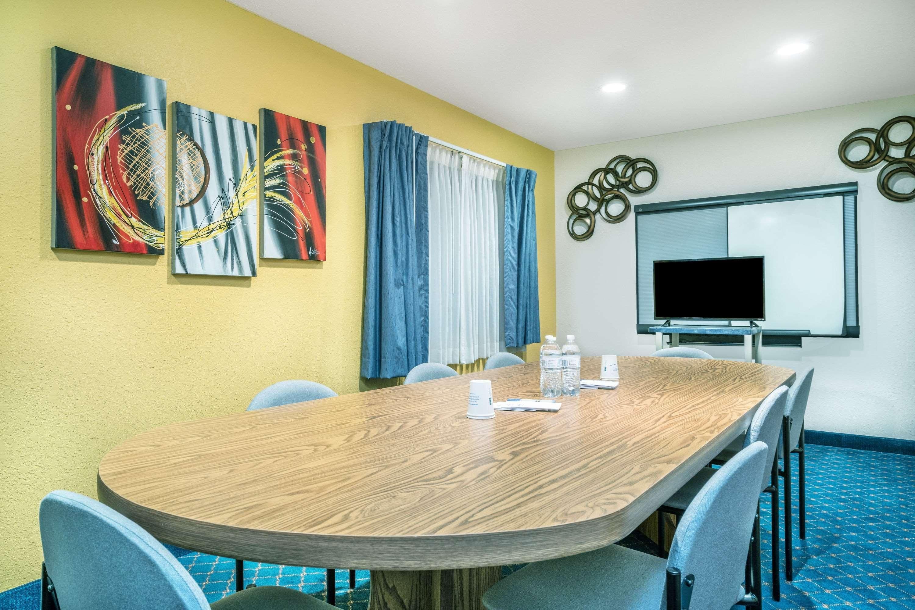 Microtel Inn & Suites By Wyndham Tomah 1