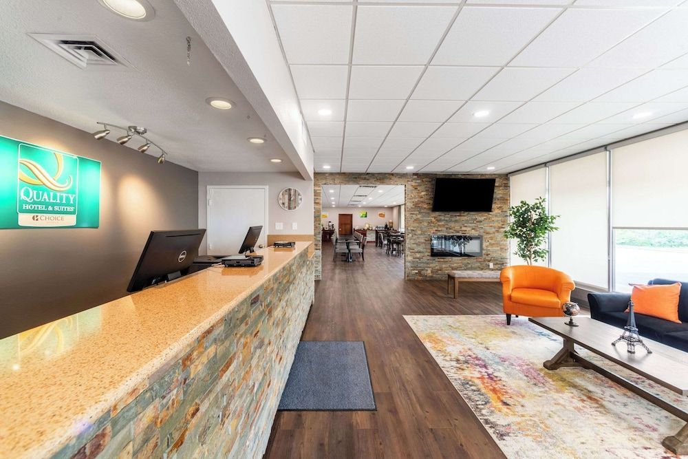Quality Inn & Suites Vandalia near I-70 and Hwy 51 2