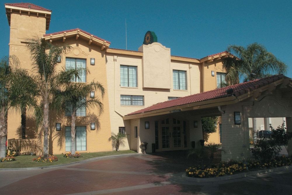 La Quinta Inn by Wyndham Bakersfield South 1