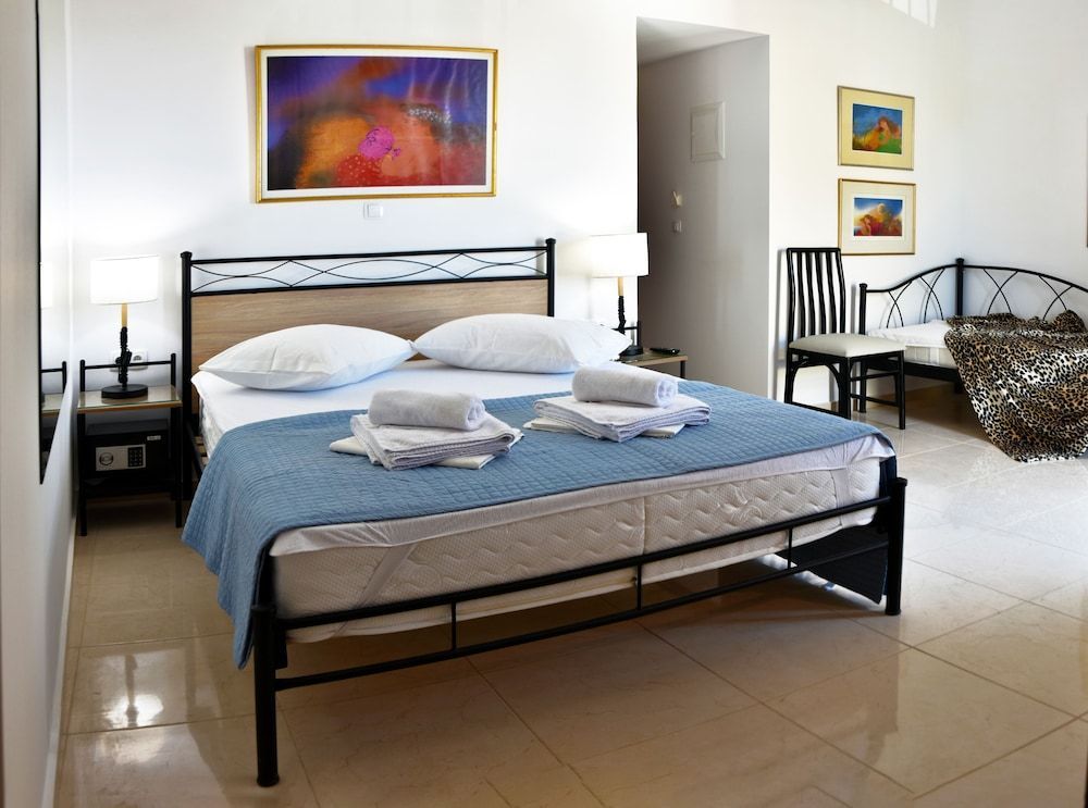 Porto Chania 2