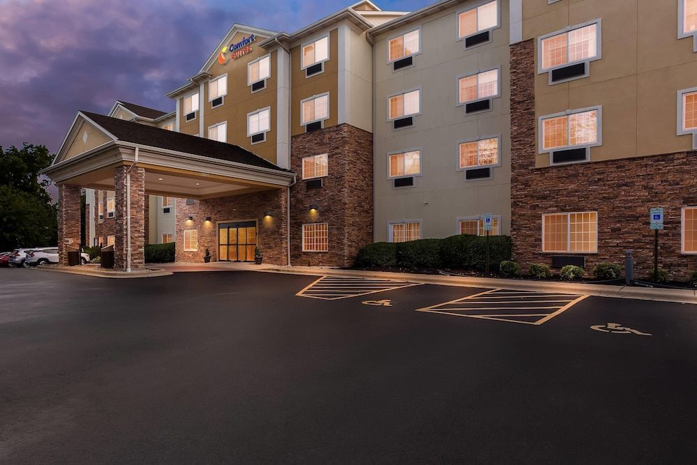 Comfort Suites Grayslake near Libertyville North 1