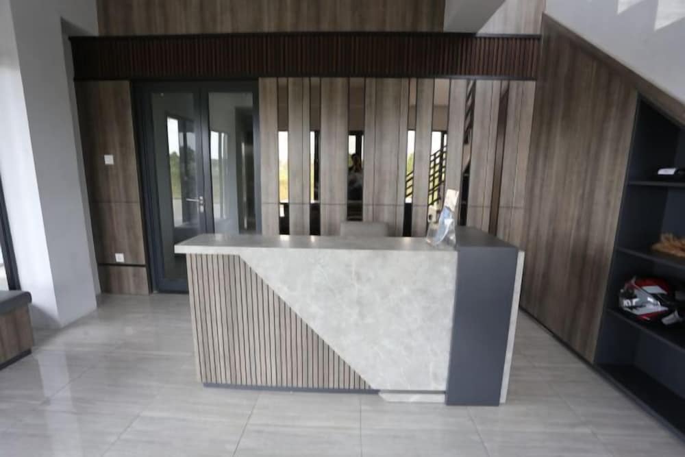 Aurora Rooms Riverdale 2