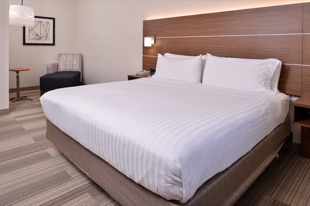 Holiday Inn Express & Suites ALBANY OREGON by IHG 2