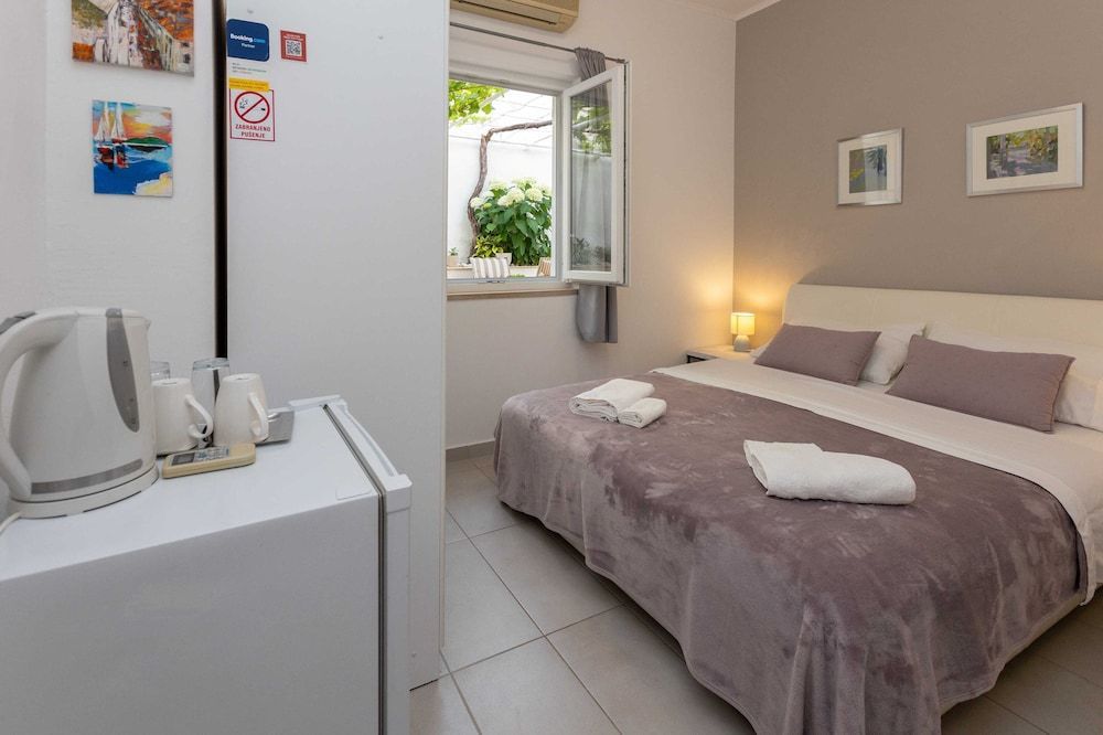 Rooms Batina 2