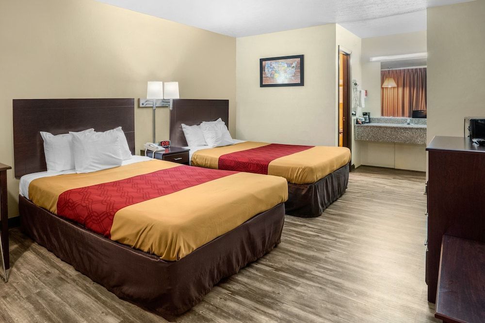Econo Lodge near Missouri University of Science and Technology 1