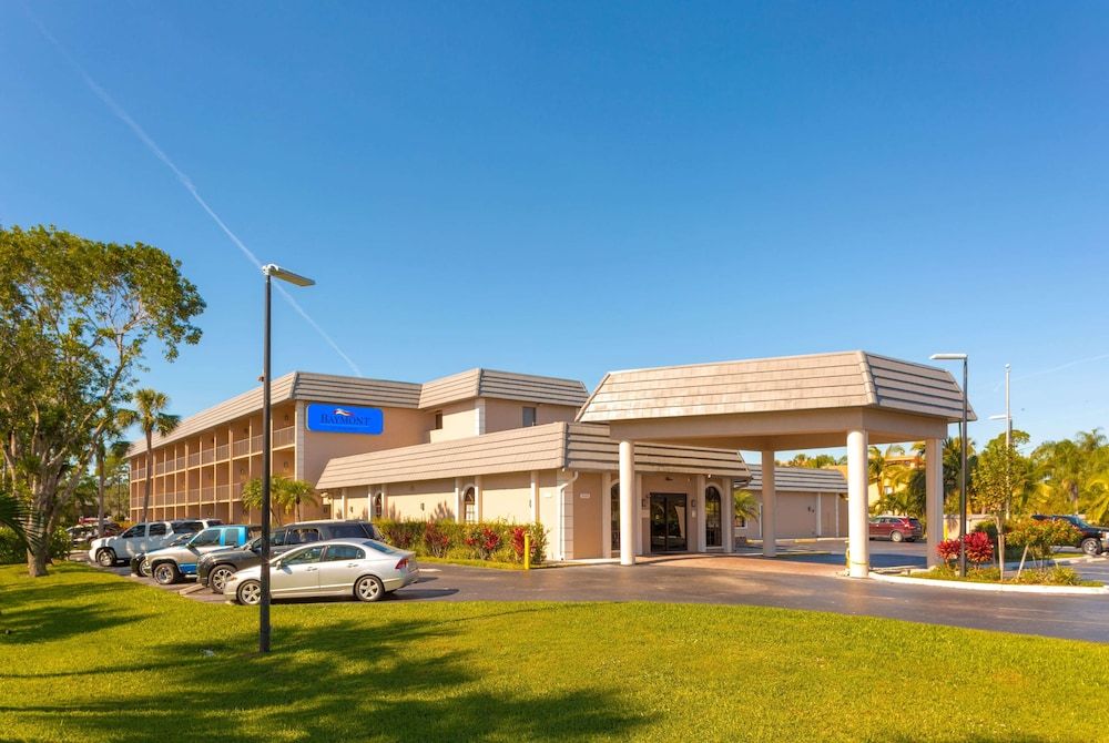 Baymont by Wyndham Bonita Springs 1