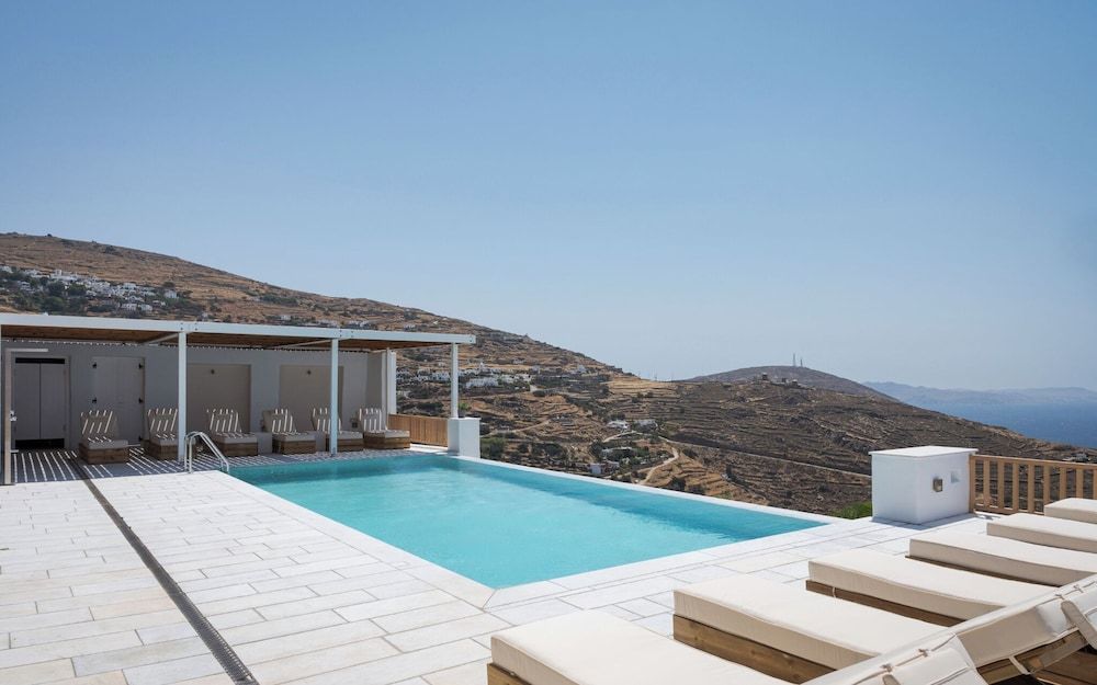 Morfes Luxury Apartments 1