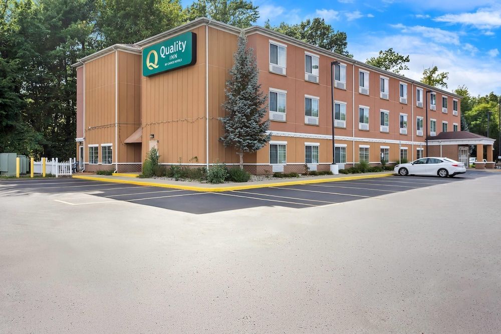 Quality Inn Near Interstate I94 1