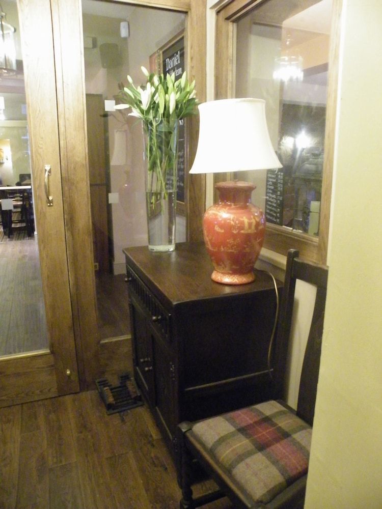Saracens Head Hotel by Greene King Inns 2