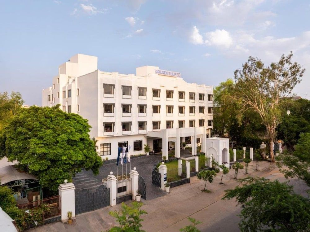 Golden Tulip Udaipur 1