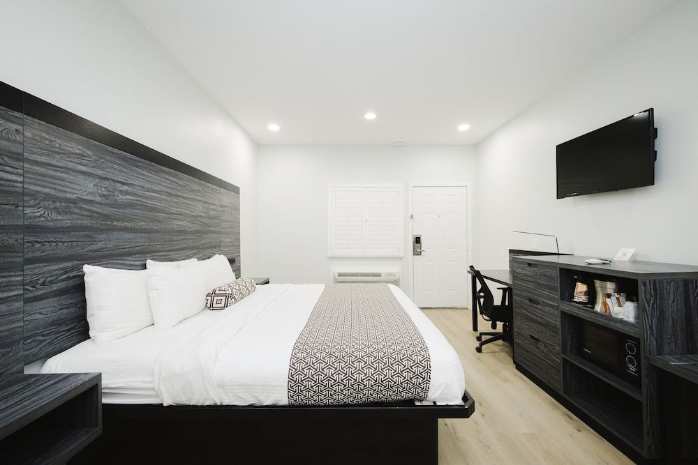 Sapphire Inn & Suites 2