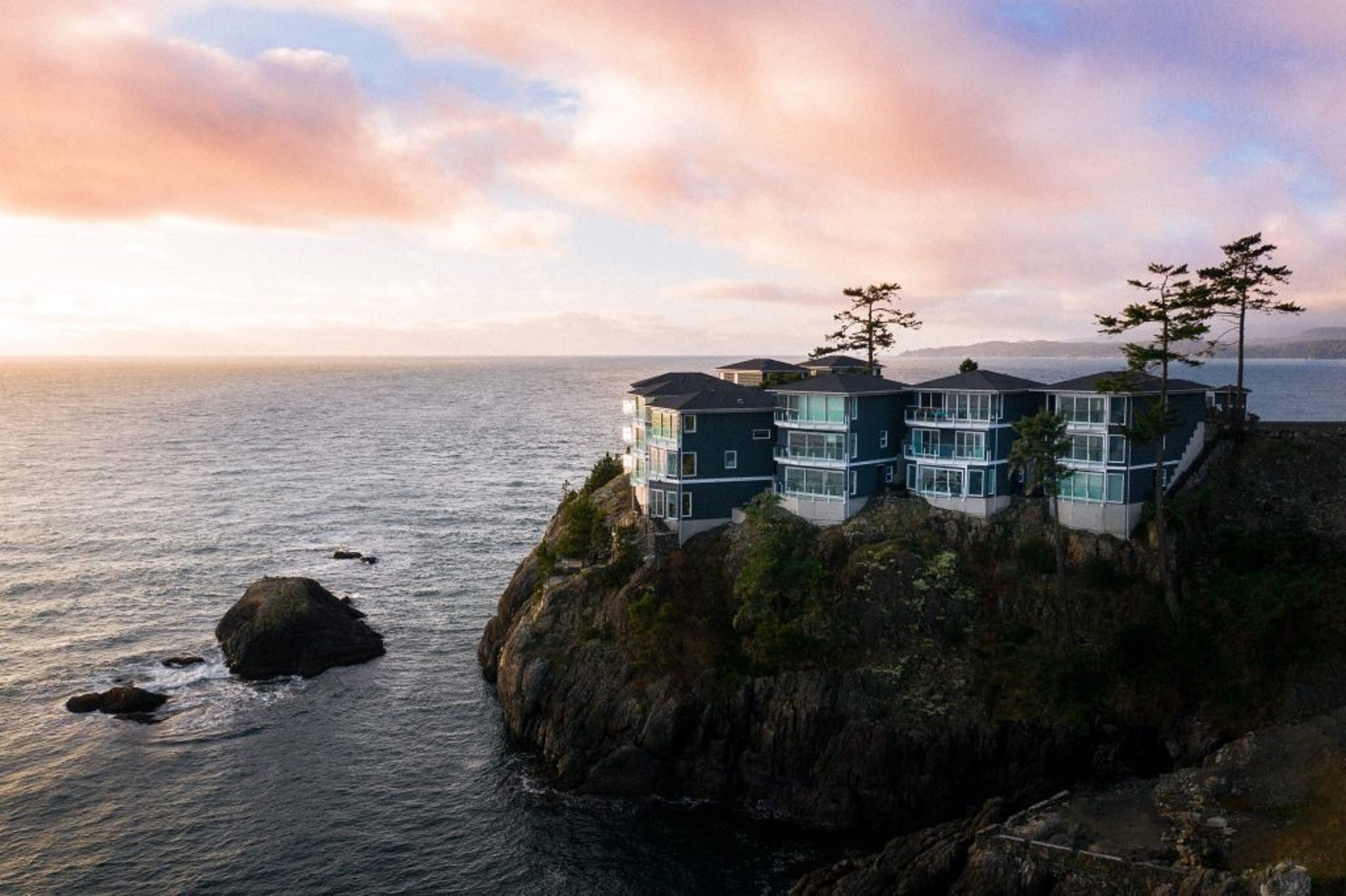 SookePoint Ocean Cottage Resort 1