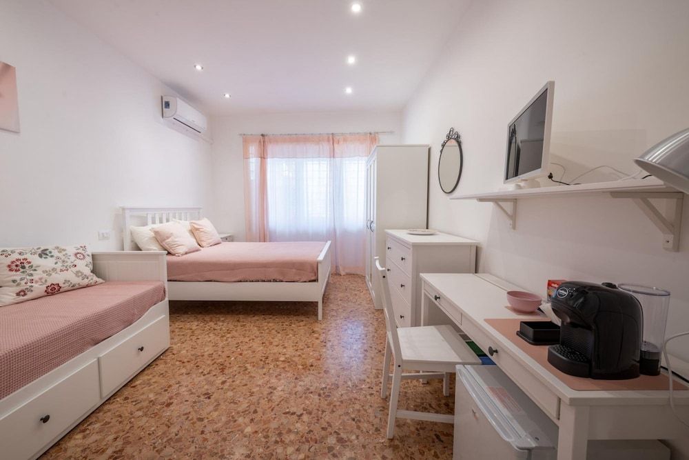 Casa Rosa Beige e Blu 2