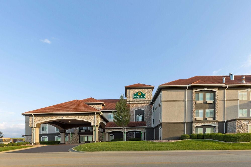 La Quinta by Wyndham Olathe 1