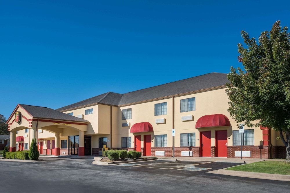 Super 8 by Wyndham Claremore OK 1