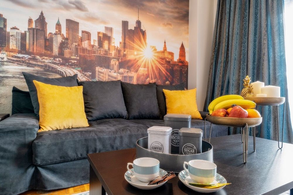 Corona Deluxe Apt Must 1