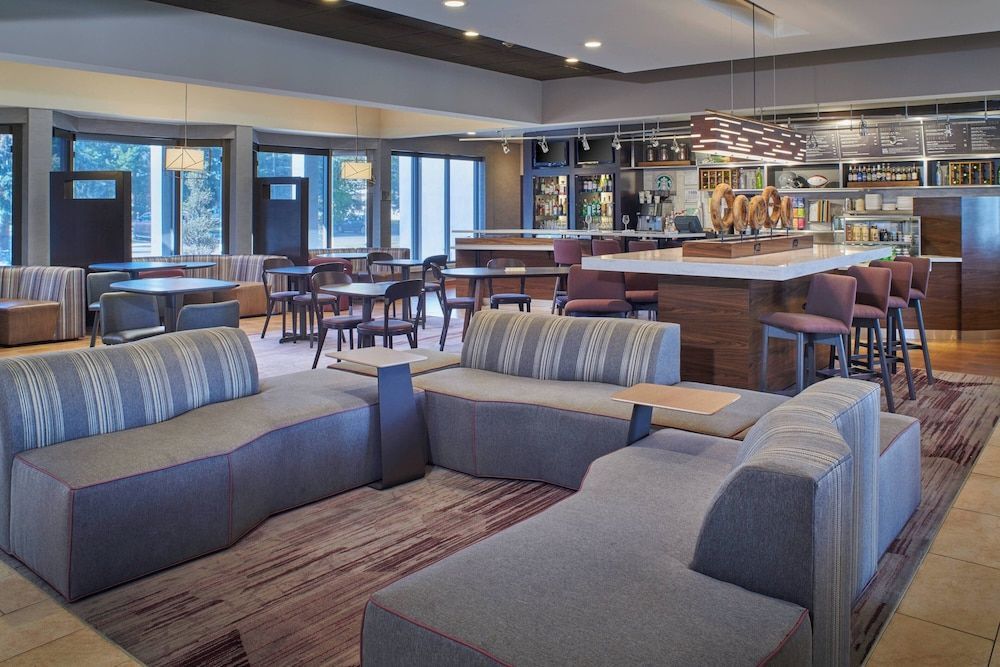 Courtyard by Marriott Detroit Warren 1