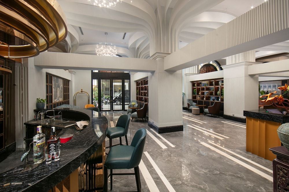 MAY DE VILLE Lakeside Hotel 2