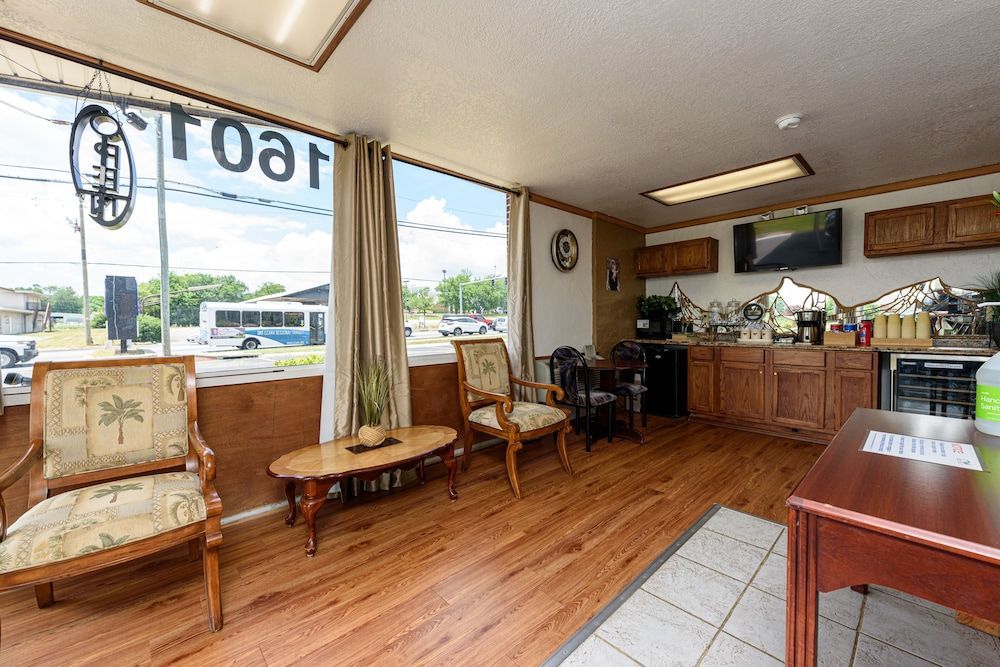 Guest Inn Rogers 2