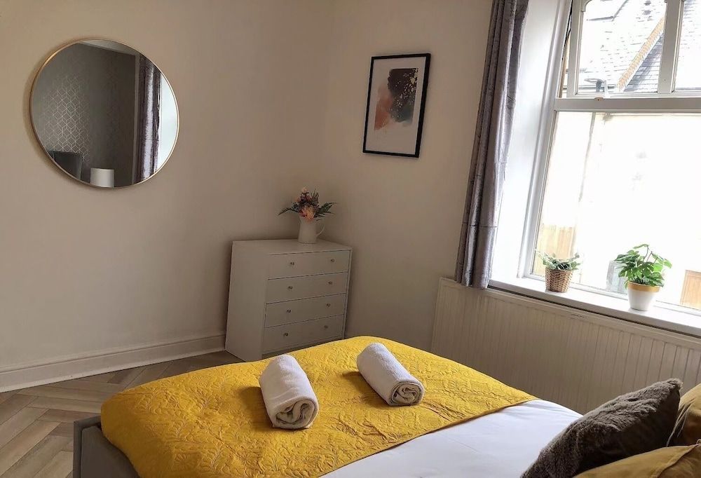 Modern 3-bedrooms house with 6 guests 2